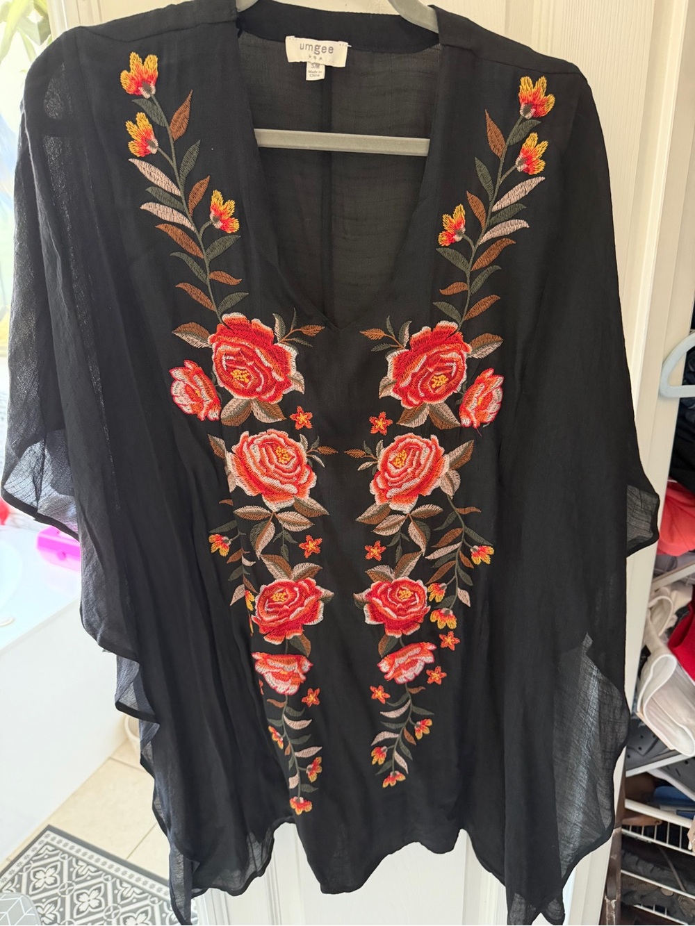 Umgee Black Tunic Coverup with Red & Pink Floral Embroidery Size S/M (very roomy